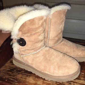Chestnut Bailey Button UGGs